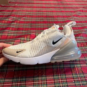 BRAND NEW/ NEVER WORN  Women’s NIKE Air Max 270 size 7